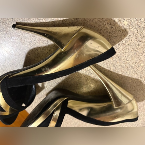 Gucci Interlocking G Black and Gold Heels - Picture 13 of 13